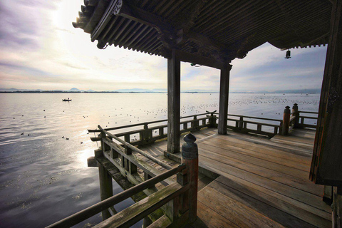 Nara: passeio ao entardecer com caligrafia e lanternasNara: caminhada ao entardecer com caligrafia e lanternas