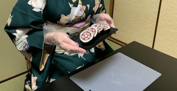 Kyoto Ninenzaka: The Art of Kazarimaki Sushi Rolls Class