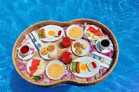 Floating breakfast