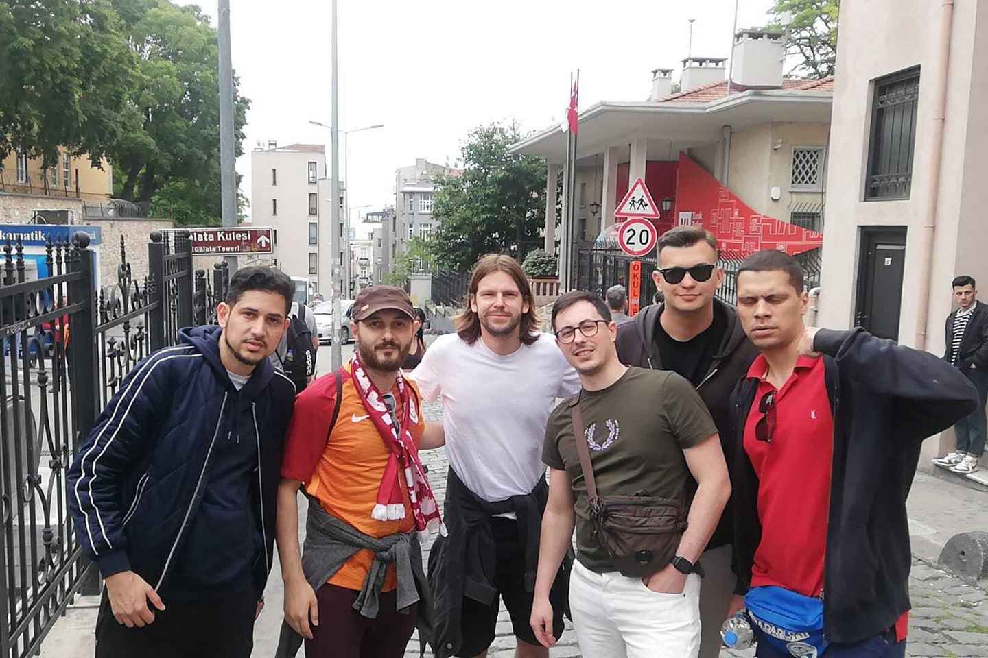 Istanbul: Enjoy a football match day experience with Local