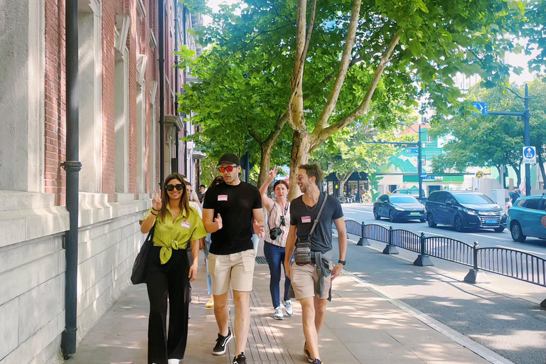 Visita guiada a pie por Shanghai: Lo más destacado de la ciudad en 4 horasRESERVA TU PLAZA - Recorrido a pie por lo más destacado de la ciudad de Shanghai