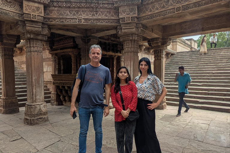 Ahmedabad: Private City Tour with Guide, Car, and Meal