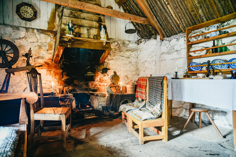 From Edinburgh: Outlander Experience 2-Day Tour Double Room with Private Bathroom