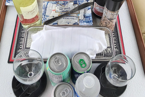 Passeio de barco romântico com vinho e queijo ou jantar surpresaPasseio de barco romântico com vinho e queijo, avistamento de lobos marinhos