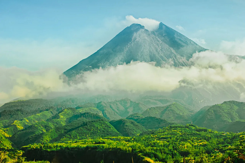 Yogyakarta: Tour guidato del Monte Merapi in jeep con la lavaTour dell&#039;alba