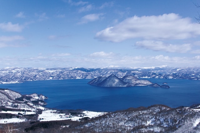 From Sapporo: Toya Lake and Noboribetsu Hell Valley Tour