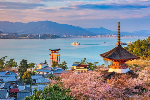 Prywatna wycieczka z przewodnikiem po Hiroszimie i wyspie MiyajimaHiroszima i wyspa Miyajima - prywatna wycieczka grupowa z przewodnikiem
