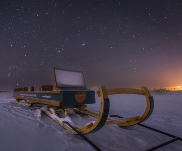 Ii: Viaje en trineo de nieve sobre el mar helado bajo un cielo estrellado