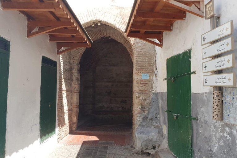 Tamuda Bay: Tetouan and Chefchaouen Day Trip with Guide guide in Spanish