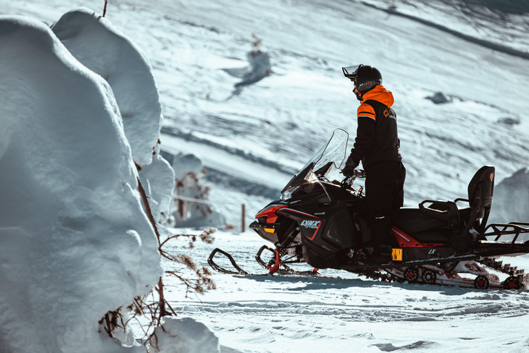 Levi: Safári de dia inteiro de snowmobile na natureza selvagem