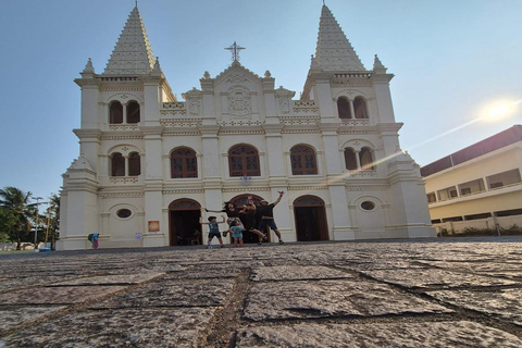 Kochi: Tuk-Tuk-Ausflug mit versteckten SchätzenKochi: Ausflug mit dem Tuk-Tuk zu versteckten Schätzen