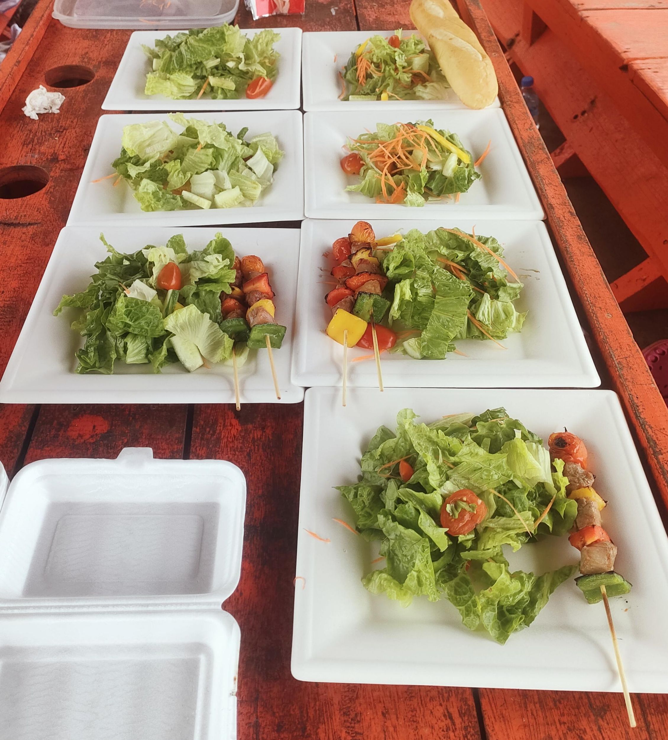 Sihanoukville: Wat Krom, Barbecue am Strand & Drinks-Tour