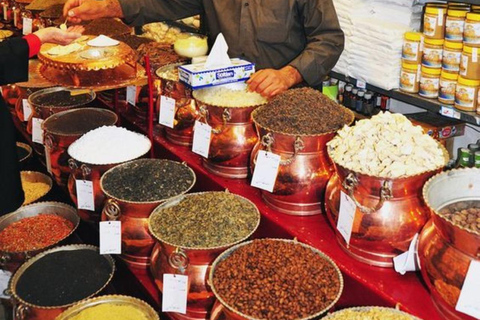 Delhi: Custom Shopping Tour With Car, Guide & Tuk-Tuk Ride Exclusive Wedding Shopping Tour with Expert Female Guide