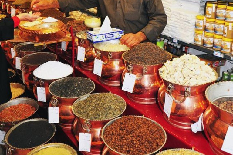 Delhi: Custom Shopping Tour With Car, Guide & Tuk-Tuk Ride Exclusive Wedding Shopping Tour with Expert Female Guide