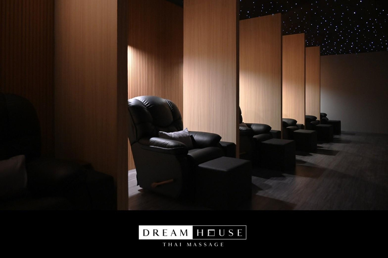Bangkok: Dream House Thai Massage near Emquartier Aroma Oil Massage (60 mins)