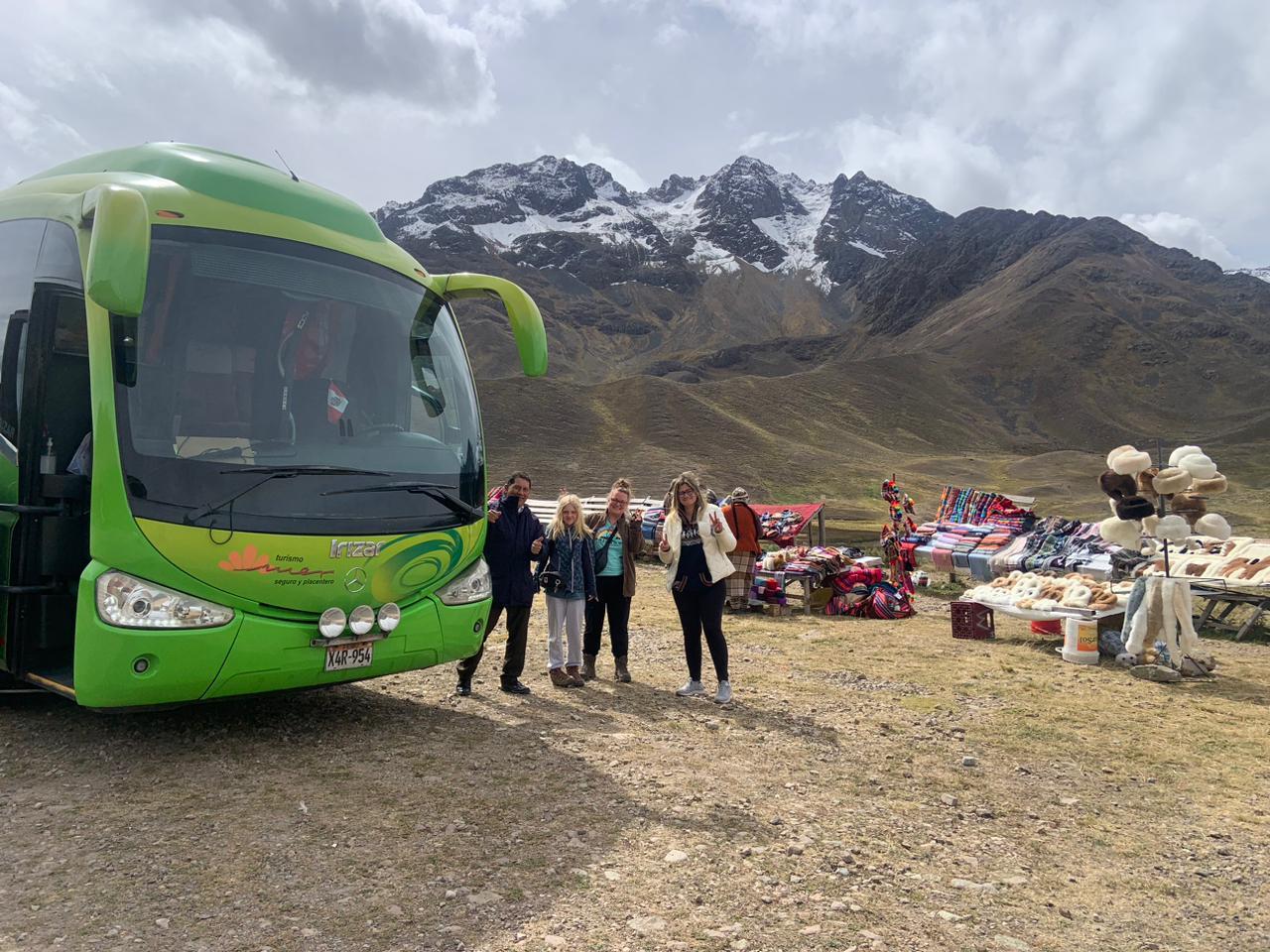 Cusco: Geführte Bustour nach/von Puno mit Mittagessen