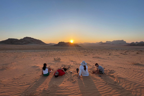 2H Jeep Tour Morning or Sunset Wadi Rum Desert Highlights