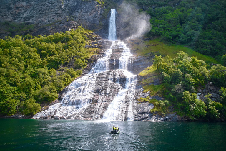 Hellesylt: Guided Geirangerfjord Boat Tour