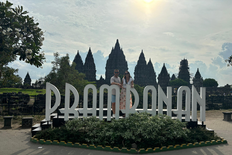 Subida a Borobudur y excursión de un día a Prambanan