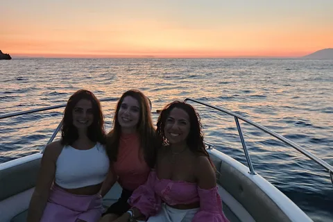 Sarandë: Sunset boat tour with local wine