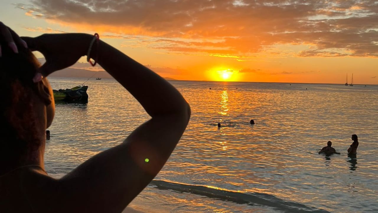 Guadeloupe im Norden – Wilde Klippen, Strand und lokales Street Food