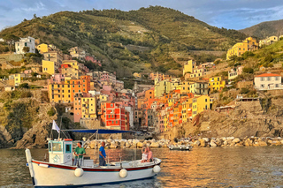 Cinque Terre: tour al tramonto su un tradizionale gozzo ligure