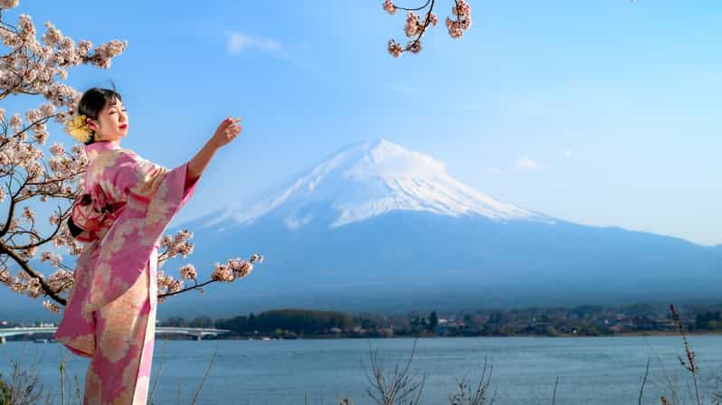 Mt. Fuji Top 6 Spots: Arakurayama & Lake Kawaguchi Day Tour