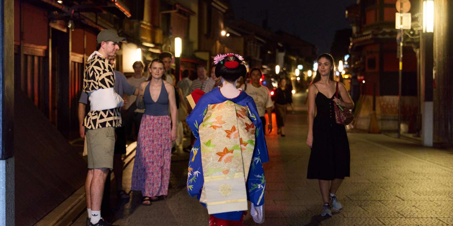 Kyoto: Gion Geisha District Walking Tour - Stories of Geisha