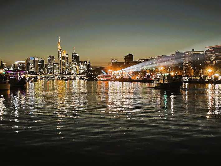 Frankfurt: Private romantische Bootstour durch die Skyline