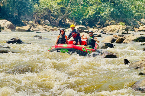 Chiang Mai : Excursion d'une journée à la cascade de Sticky et au rafting