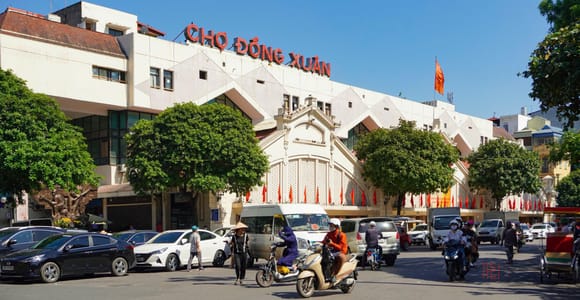 Hanoi: Guided Shopping Tour with Local Markets and Boutiques