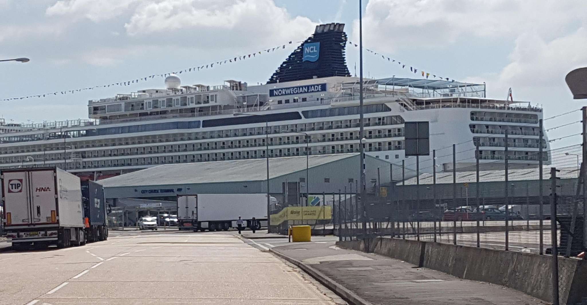 Southampton Port to London via Stonehenge & Windsor Castle - Hizvo