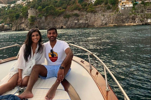 Zanzibar: delfini a Mnemba, acquario delle tartarughe e crociera al tramontoNessun trasferimento: tour con tutti i biglietti d'ingresso inclusi