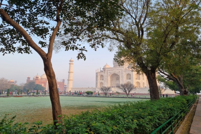 Von Delhi: Taj Mahal Same Day Tour mit dem AutoTour nur mit klimatisiertem Auto und lokalem Guide