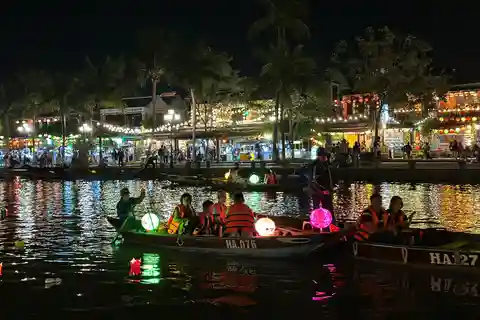 Ticket de entrada: 45 minutos de viaje en barco tradicional por el río Hoai