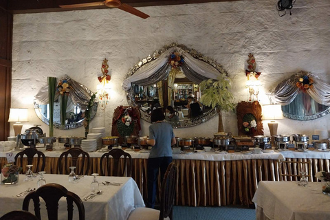 Manila: Private* Dinner with Cultural Show and City Tour