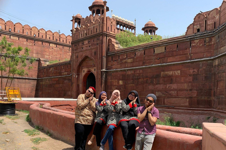 Delhi: Private Old Delhi Heritage Walk & Rickshaw Ride Tour Delhi: Private Tour with Car, Driver, Guide & Rickshaw Ride
