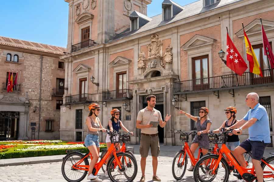 Madrid: Highlights-Express-Tour per Fahrrad oder E-Bike (1,5 Stunden). Foto: GetYourGuide