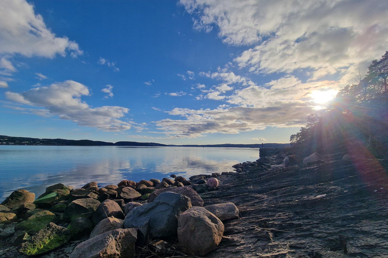 Oslo: Malmøya Guided Hike with Waffle & Salmon Tasting