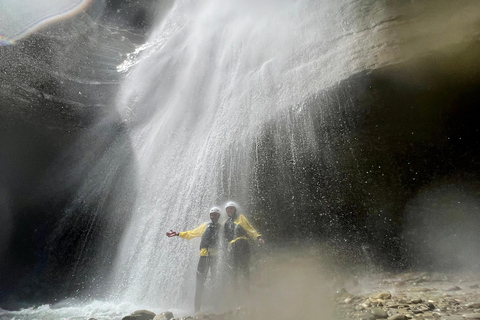 Çorovoda: Osumi Canyon River Tubing Tour med picknicklunch