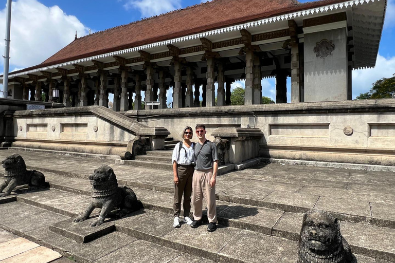 Colombo: Heritage Tuk Tuk Tour with Lunch & Local Guide
