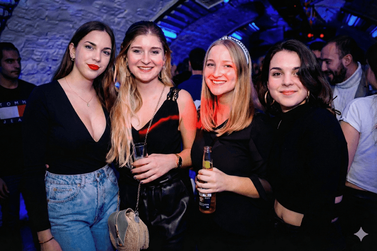 Cannes: Pub Crawl - an unforgettable evening (4 bars) + free shots + nightclub Cannes: Unforgettable Pub Crawl evening (4 bars) + free shots + nightclub