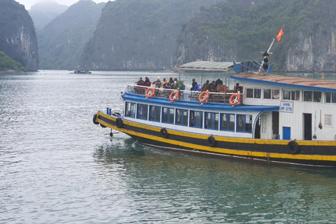 Cat Ba : Lan Ha, baie de HaLong journée complète - vélo, kayak, déjeunerCat Ba : Lan Ha &amp; Ha Long Bay Boat Tour w/Kayak, Bike &amp; Lunch