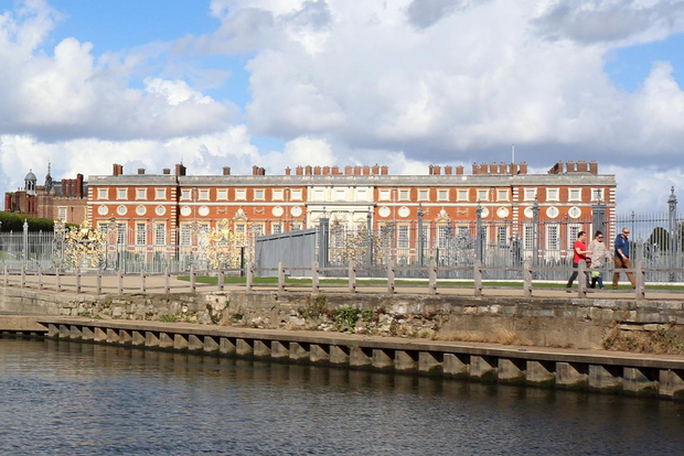 Londres: Cruzeiro no Rio Tâmisa de Richmond a Hampton Court