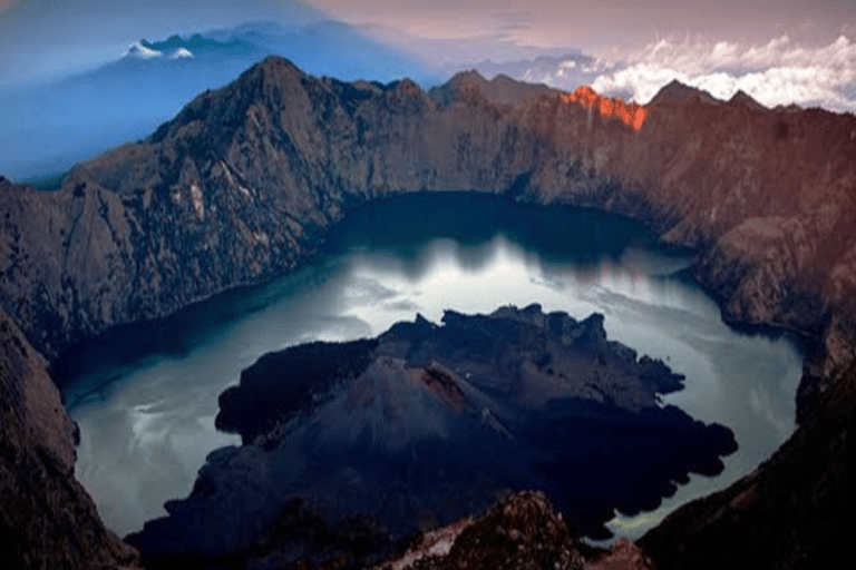 Mount Rinjani Trekking 3D/2N Via Sembalun Finish Torean