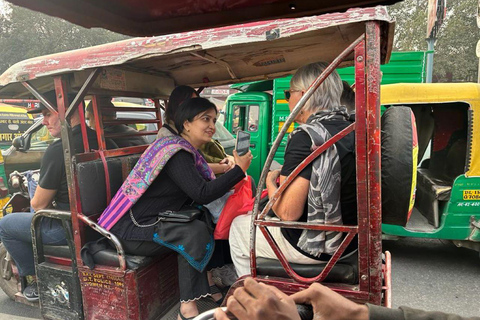 Wedding Wear & Bollywood Glam Shopping Tour (Women-Led Tour) Wedding Wear & Bollywood Glam Shopping Tour (Half-Day Tour)