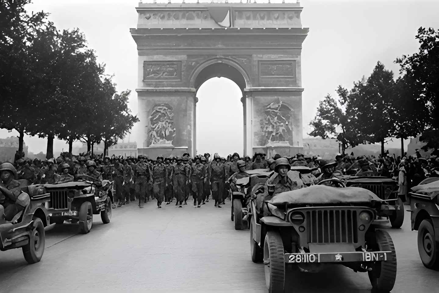 Paris: WWII Occupation & Liberation Walking Tour - WWII Walking Tour (2 hours) - Standard Group