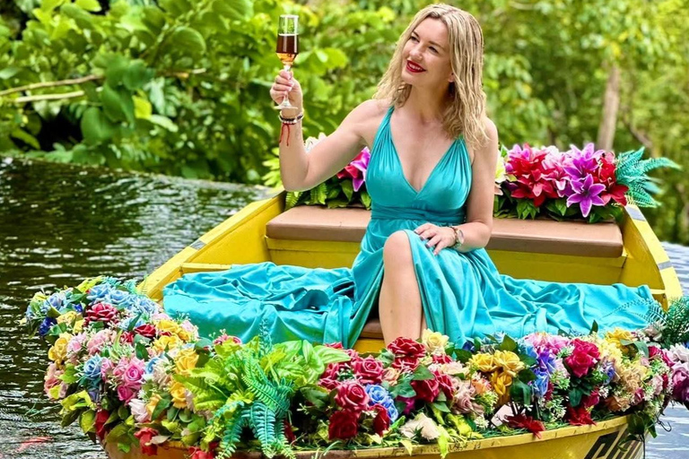 Bali: Swing, Koi Photo Boat, Monkey Forest, & Waterfall Private tour with ticket include