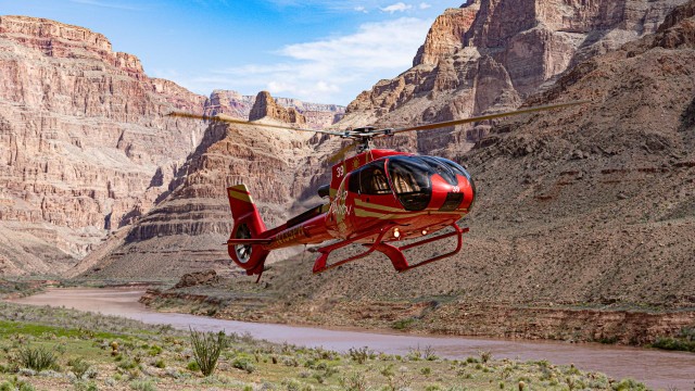 Visit Grand Canyon Helicopter Landing Tour with Vegas Strip in Las Vegas