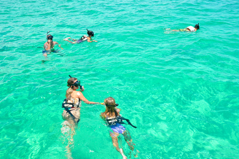 PuntaCana: Private Luxury Family BoatCruise with snorkelling